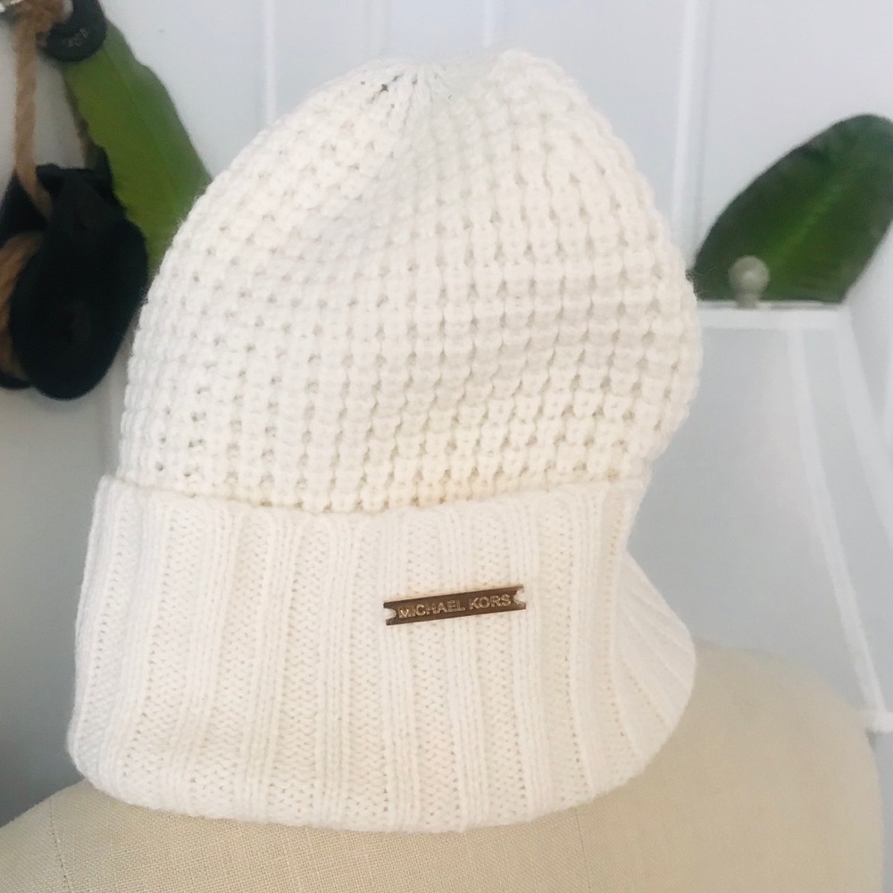 🖤Micheal Kors Cable Cuff White Beanie🖤